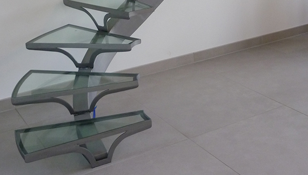 Escalier en verre moderne